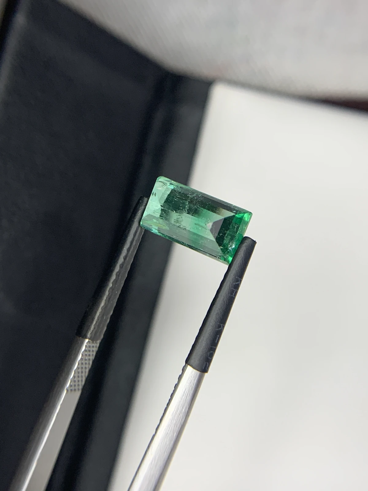 Natural Green Emerald 2.43 Carat Faceted Rectangular Cut Loose Gemstone — view 15